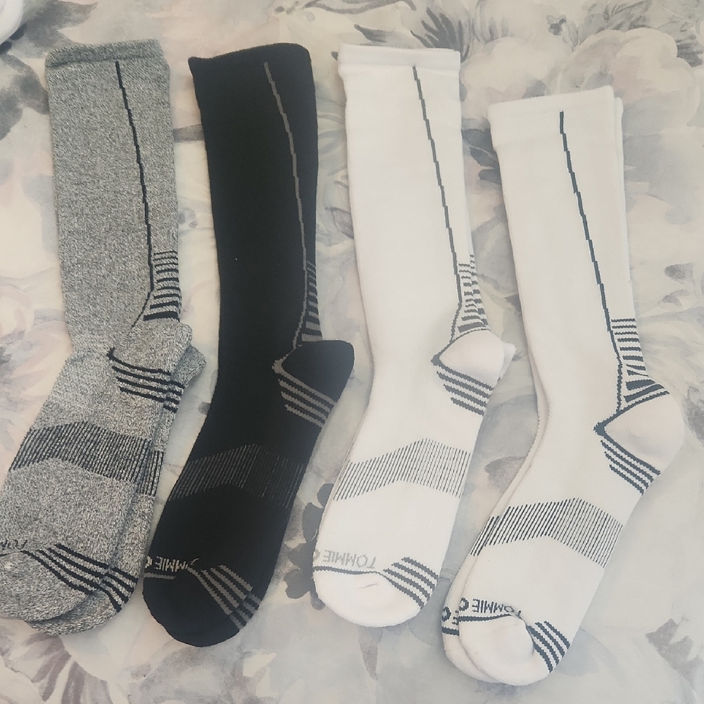 4 Pk Women's Med Or Lg All Weather Tommie Copper Compression Socks
